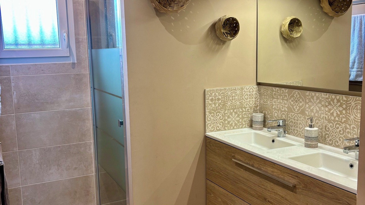Photo of Bathroom in Tresques