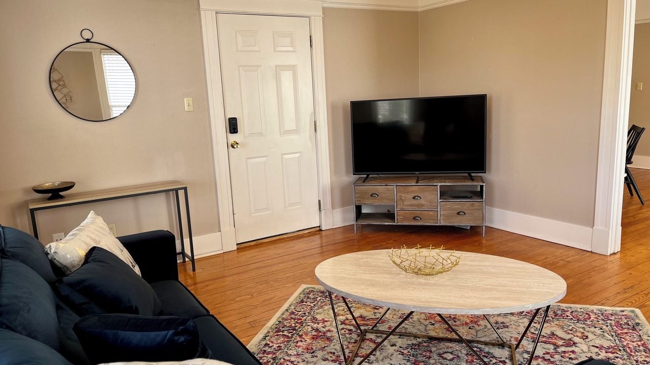 Photo of Livingroom in East of Broadway