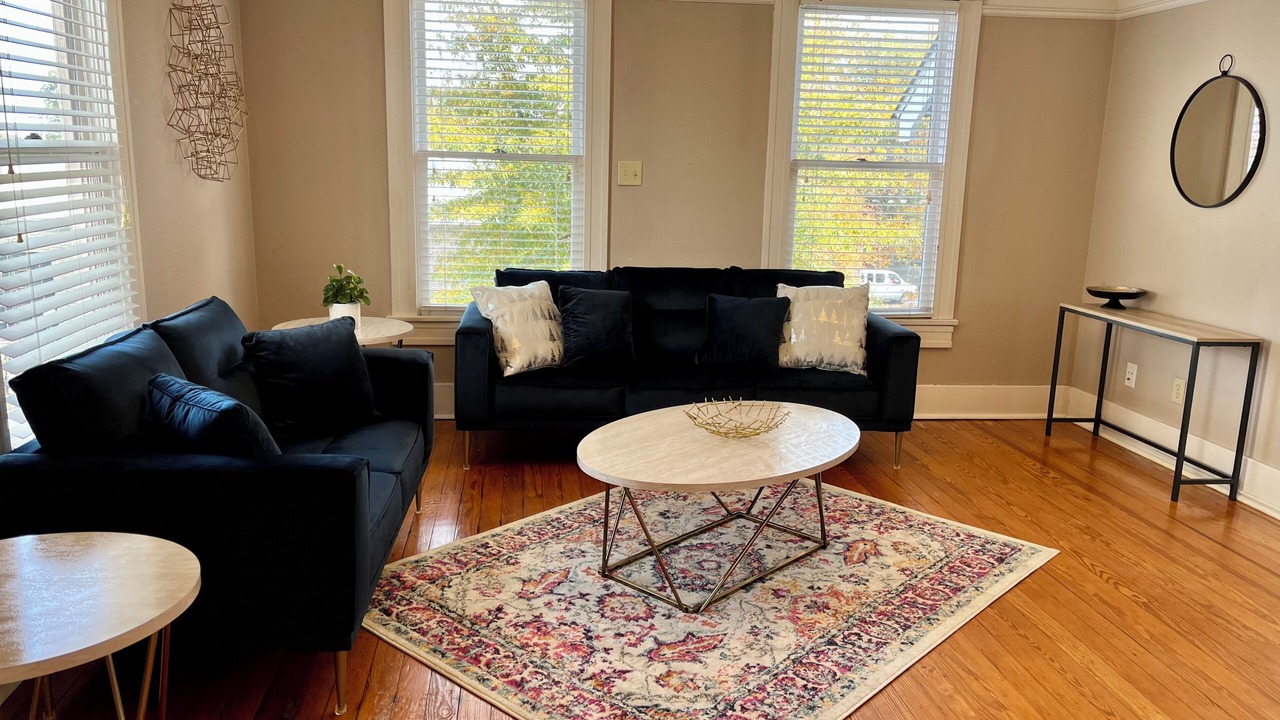 Photo of Livingroom in East of Broadway