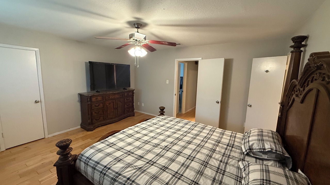 Photo of Bedroom in Benbrook