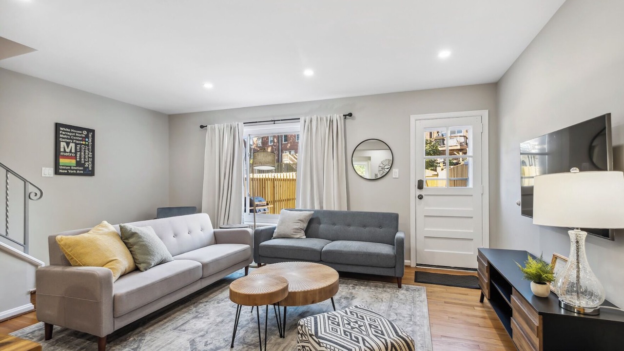 Photo of Livingroom in Del Ray