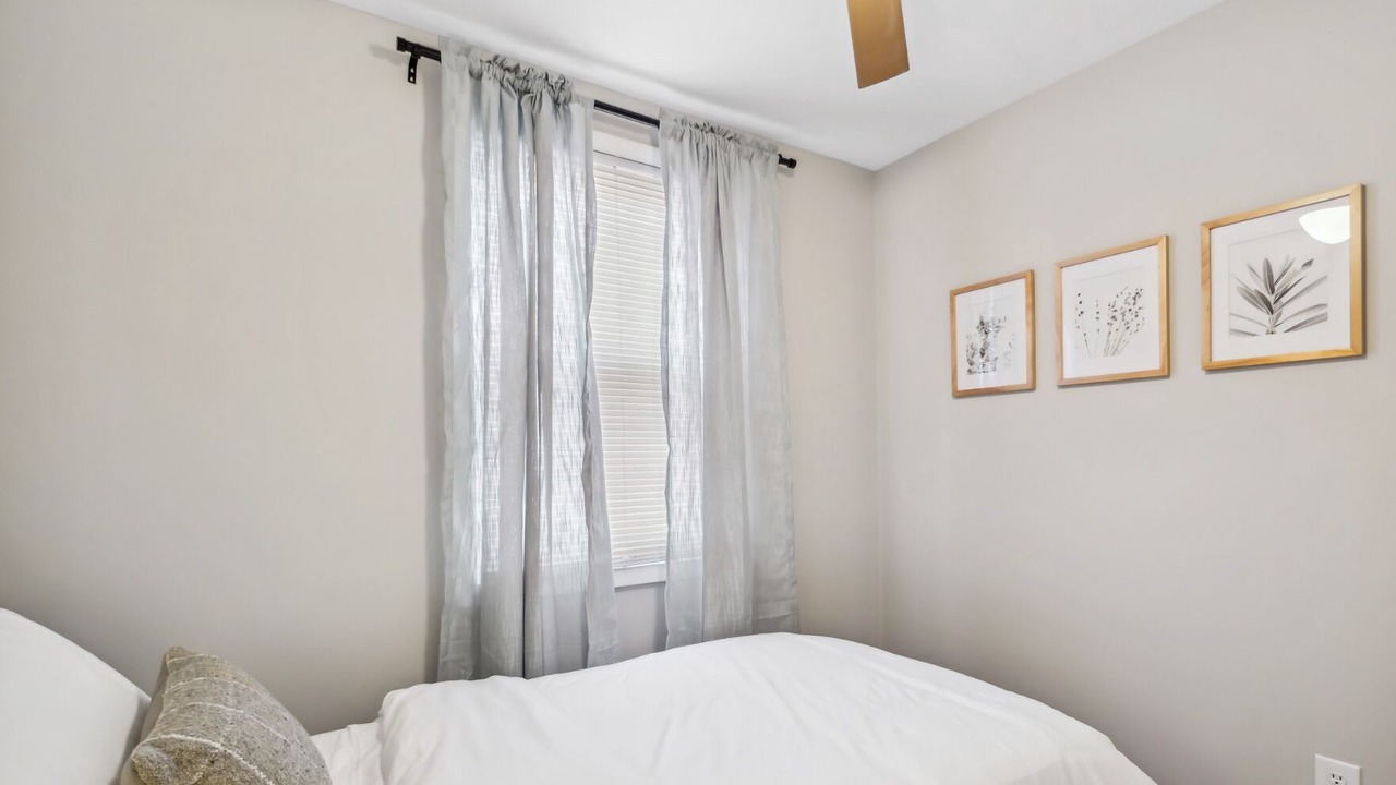Photo of Bedroom in Del Ray