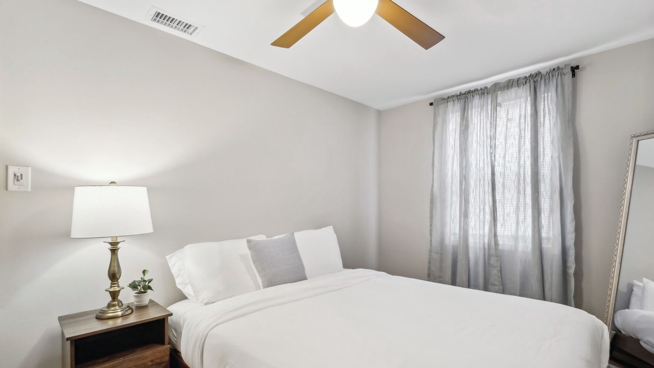 Photo of Bedroom in Del Ray