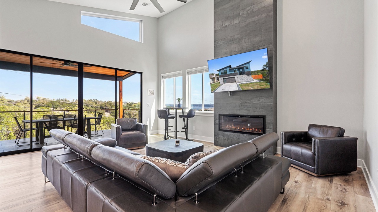 Photo of Livingroom in Waterford On Lake Travis