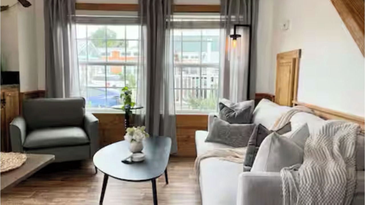 Photo of Livingroom in Hudson Bend
