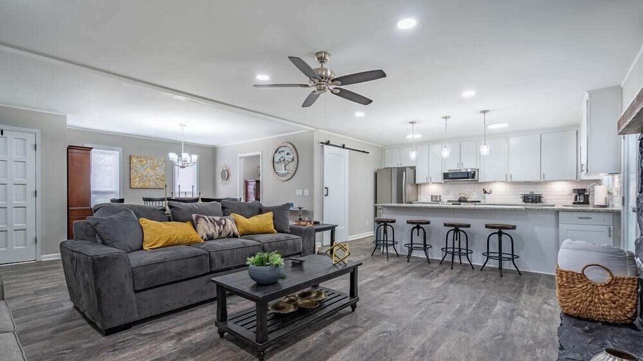 Photo of Livingroom in Addison Heights