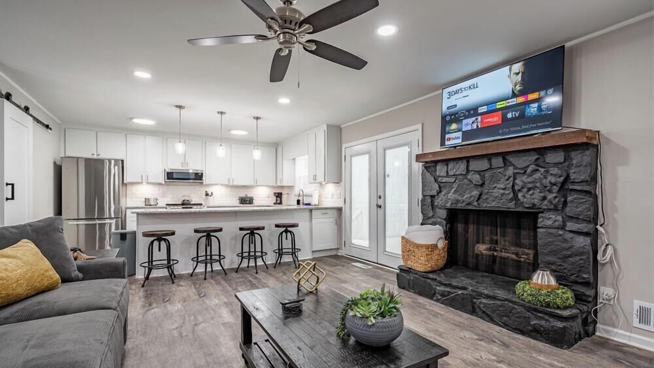 Photo of Livingroom in Addison Heights