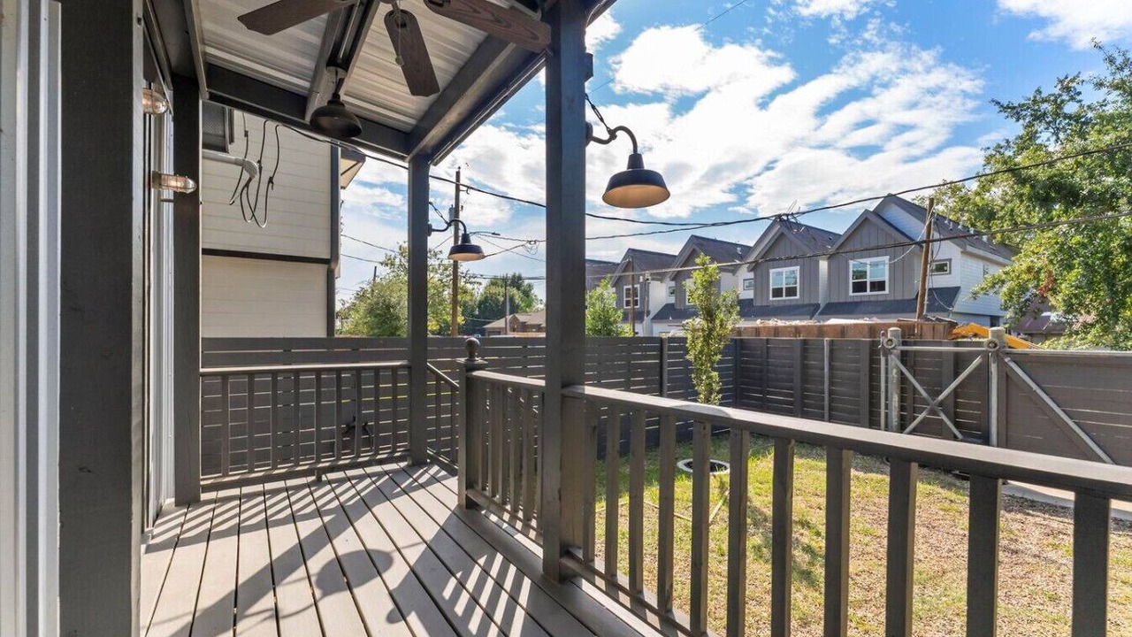 Photo of Patio Balcony in Garden Oaks