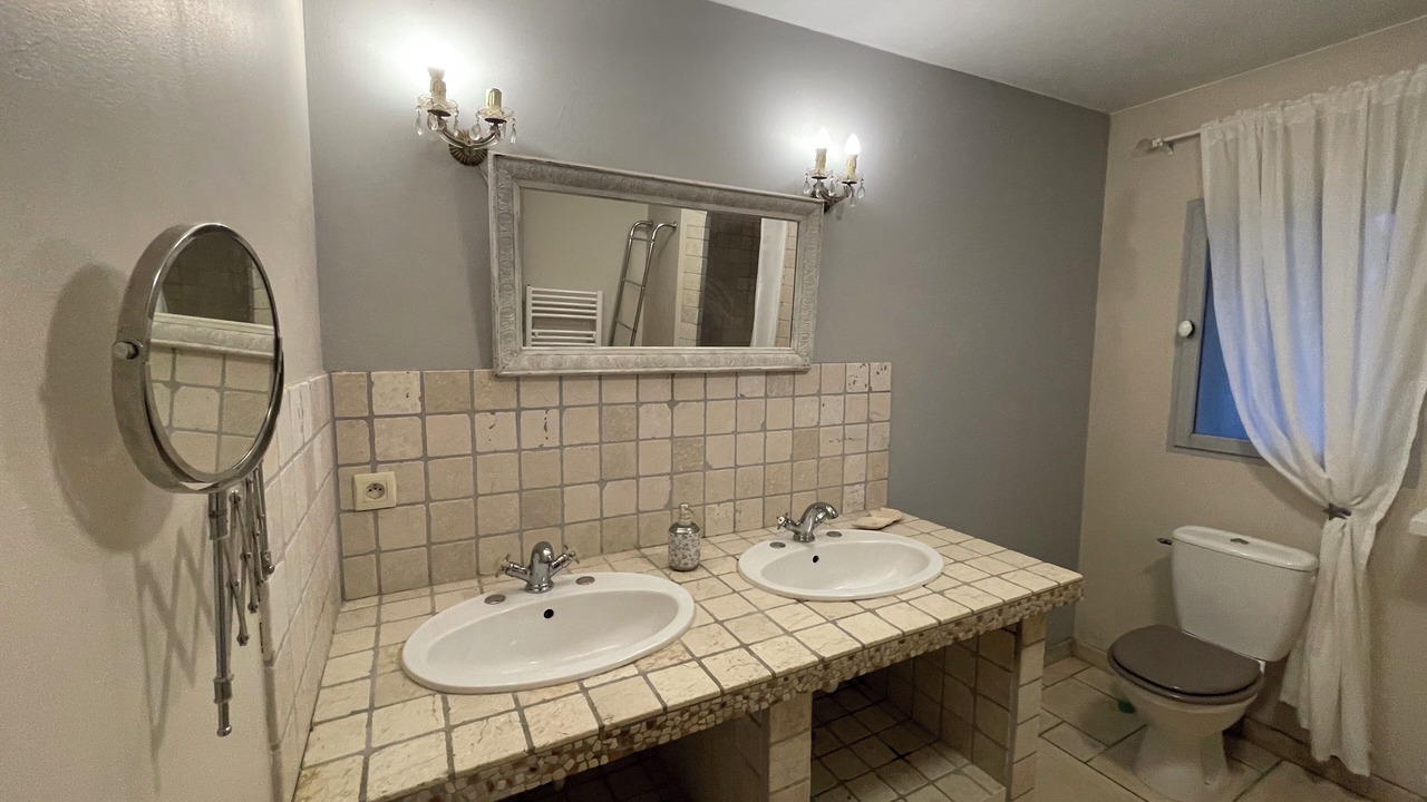 Photo of Bathroom in Caderousse