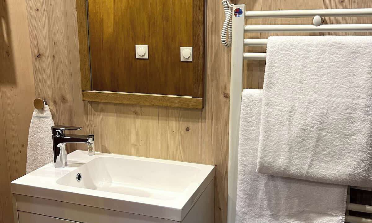 Photo of Bathroom in Saint-Gilles-de-Cretot