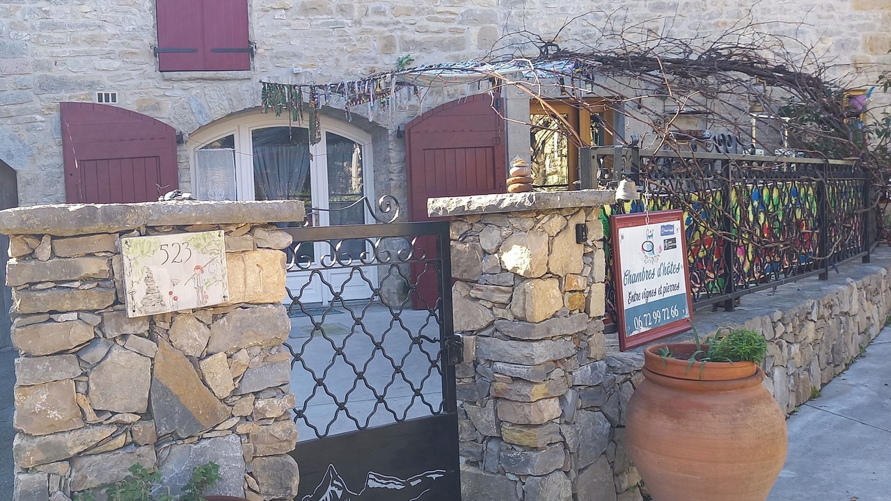 Photo of Outdoor in Claret