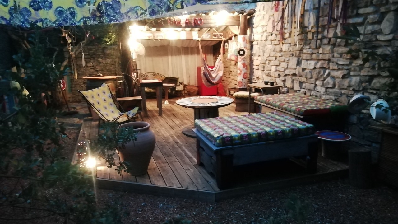 Photo of Patio Balcony in Claret