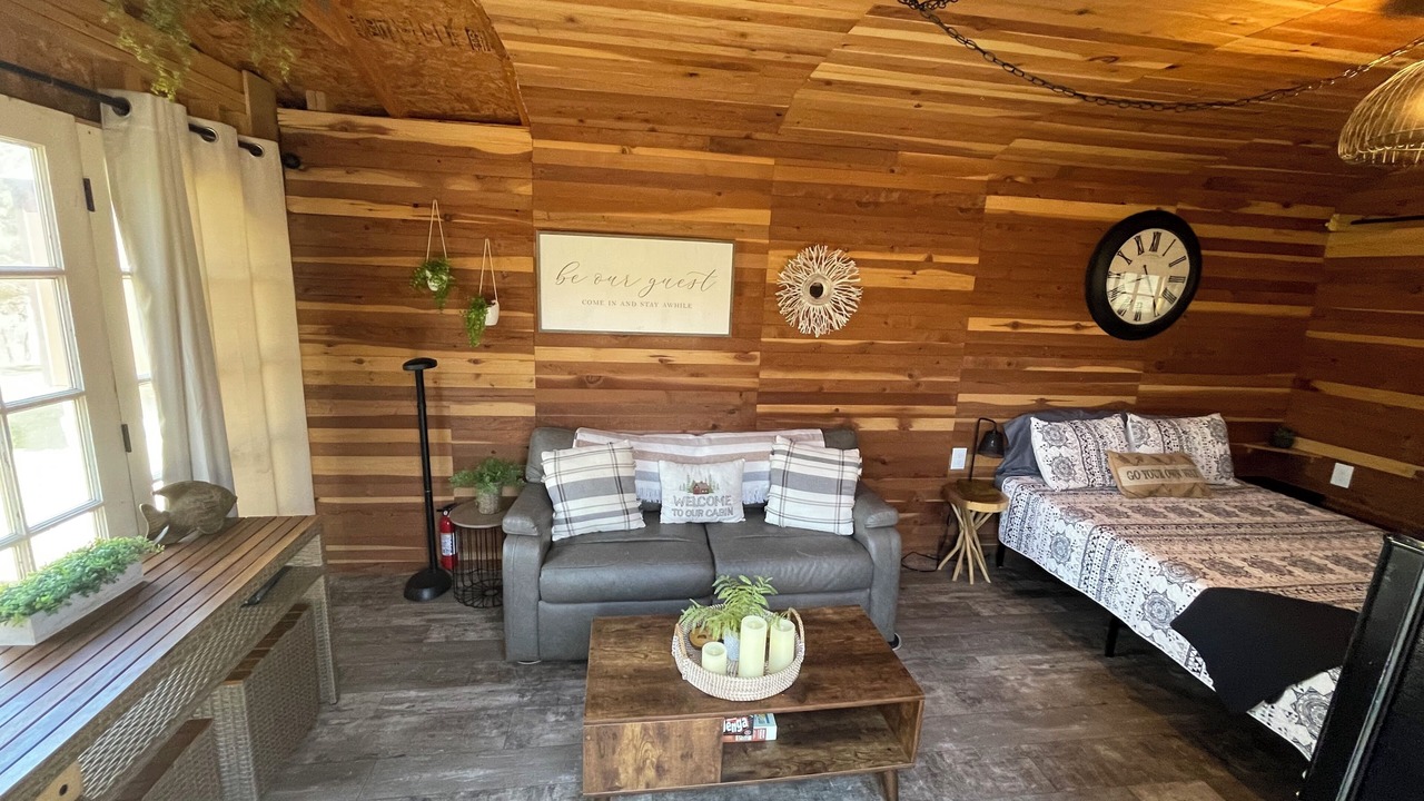 Photo of Livingroom in Proctor