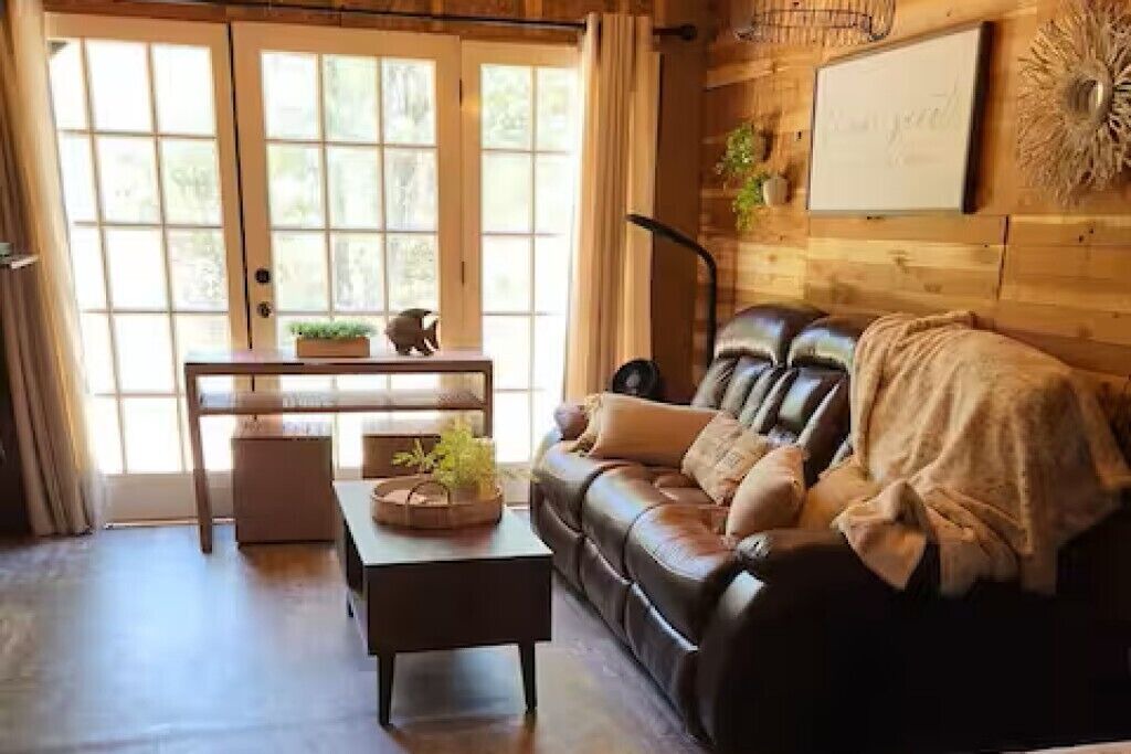 Photo of Livingroom in Proctor