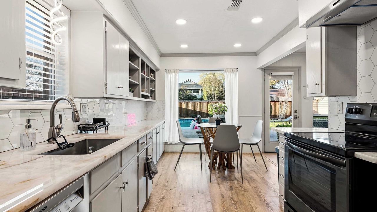 Photo of Kitchen in Far North Dallas