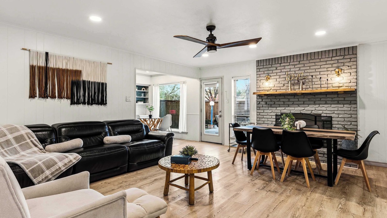 Photo of Livingroom in Far North Dallas