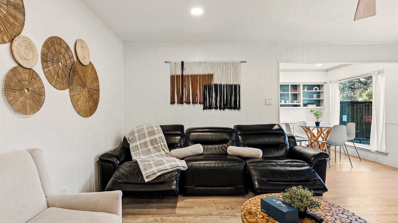Photo of Livingroom in Far North Dallas