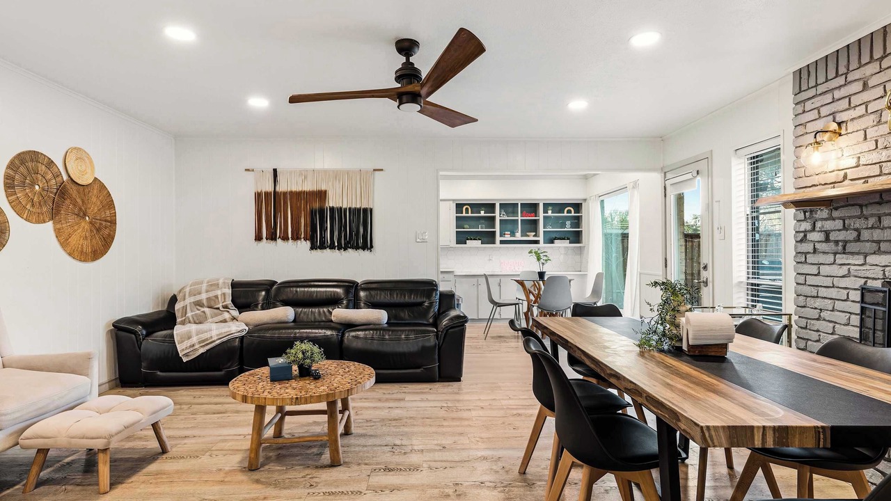Photo of Livingroom in Far North Dallas