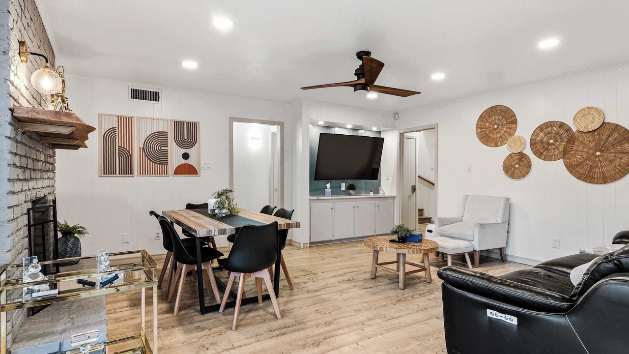 Photo of Livingroom in Far North Dallas