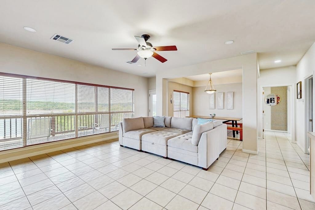 Photo of Livingroom in Highland Lake Estates