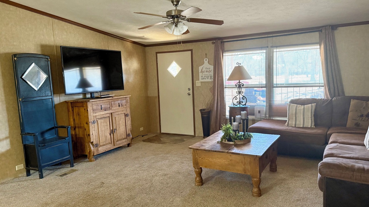 Photo of Livingroom in Baird