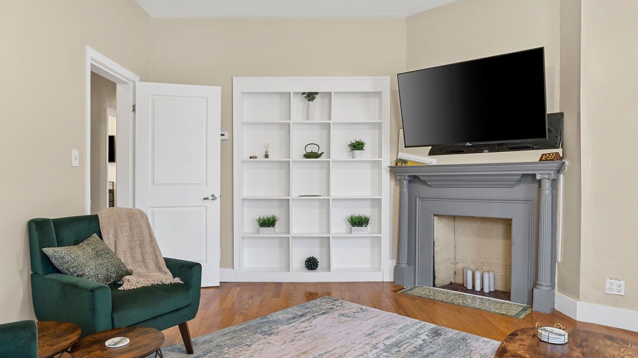 Photo of Livingroom in Dudley - Brunswick King