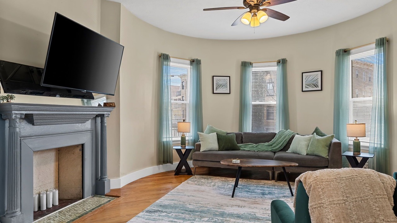 Photo of Livingroom in Dudley - Brunswick King