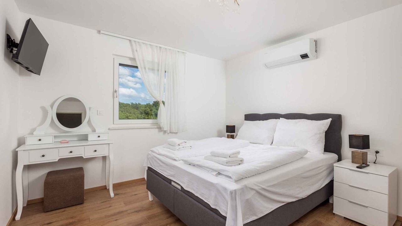 Photo of Bedroom in Vantacici