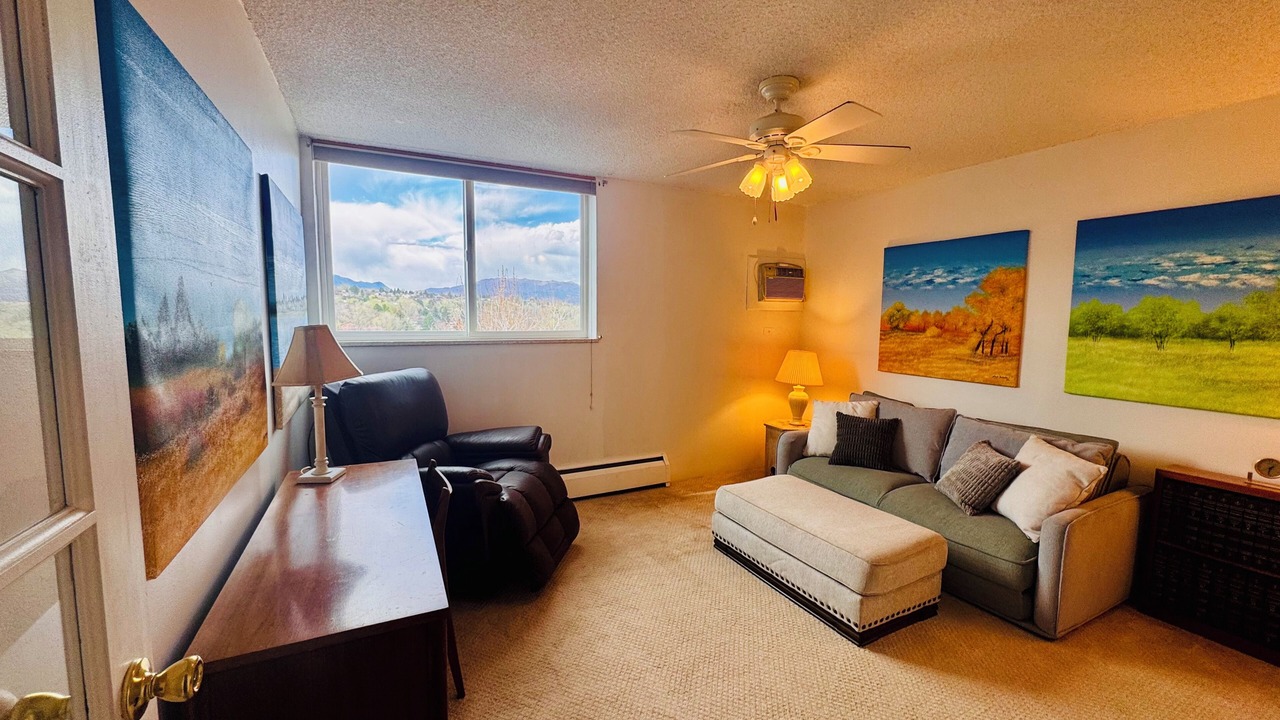 Photo of Livingroom in Skyway