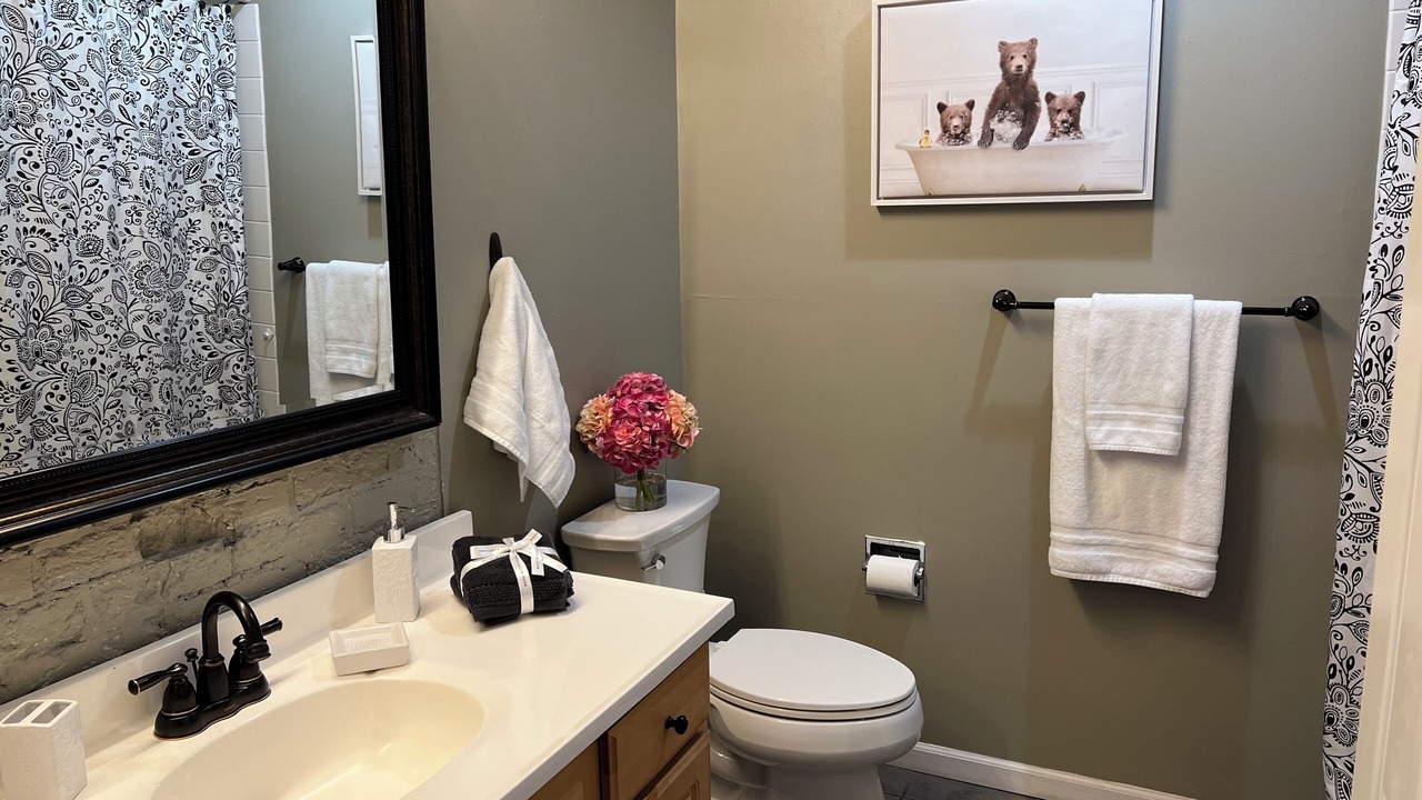 Photo of Bathroom in Lafayette Square