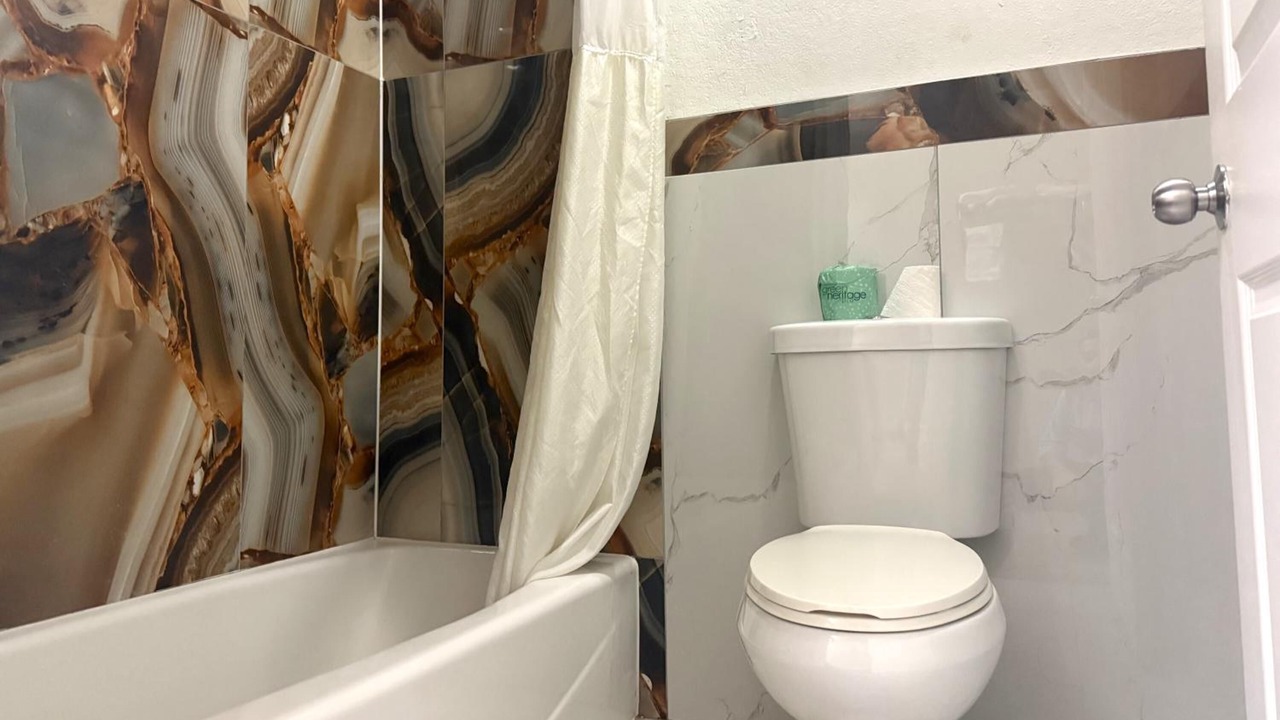 Photo of Bathroom in Greater Greenspoint