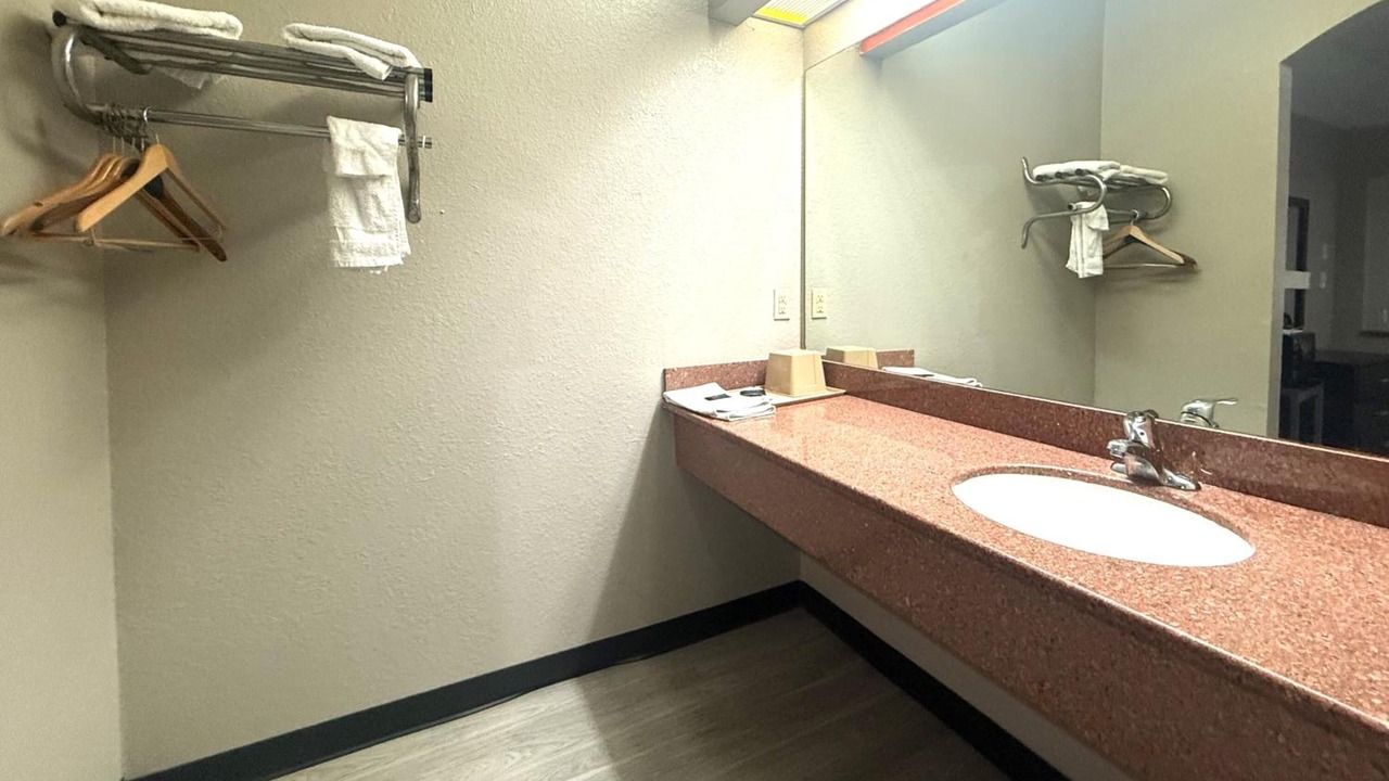 Photo of Bathroom in Greater Greenspoint