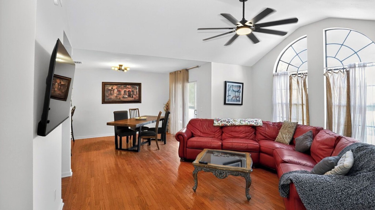 Photo of Livingroom in Ozona