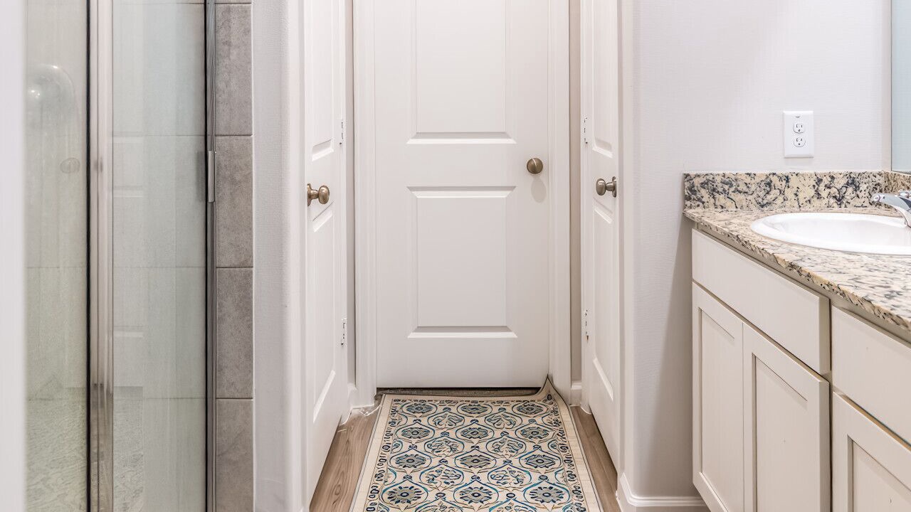 Photo of Bathroom in Porter