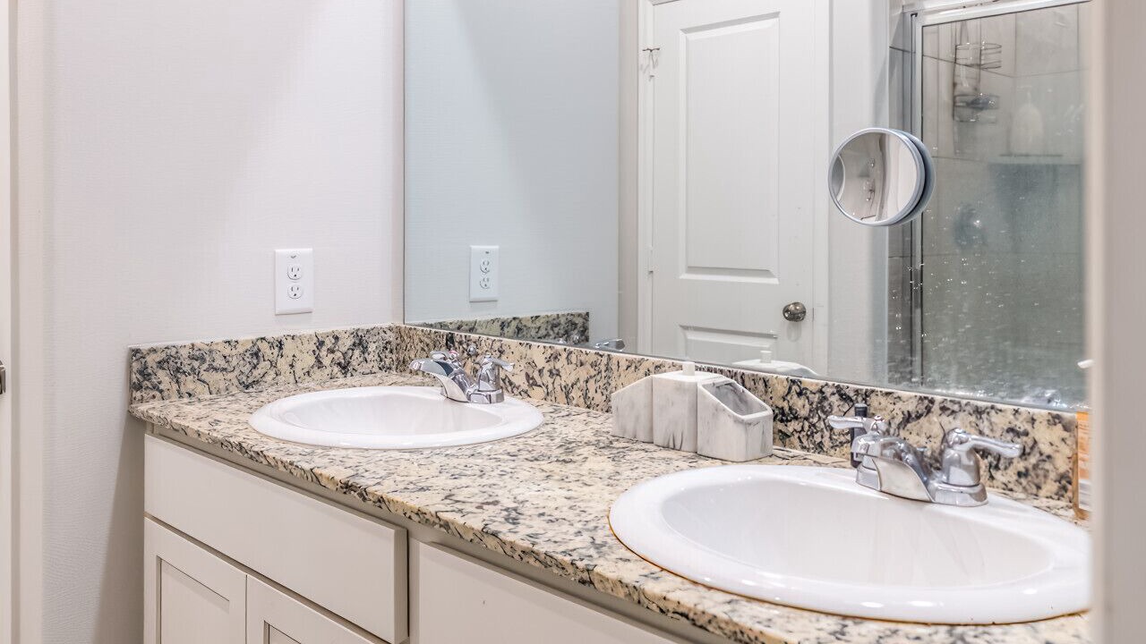 Photo of Bathroom in Porter