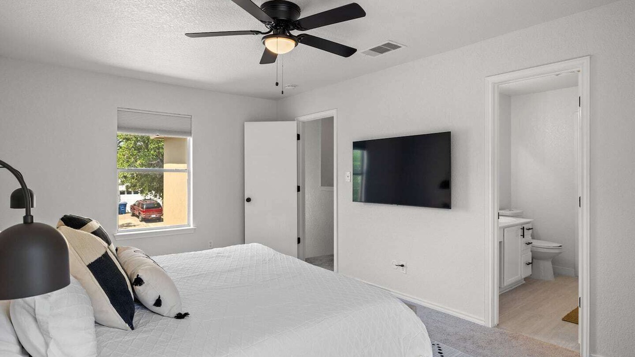 Photo of Bedroom in Maverick Creek