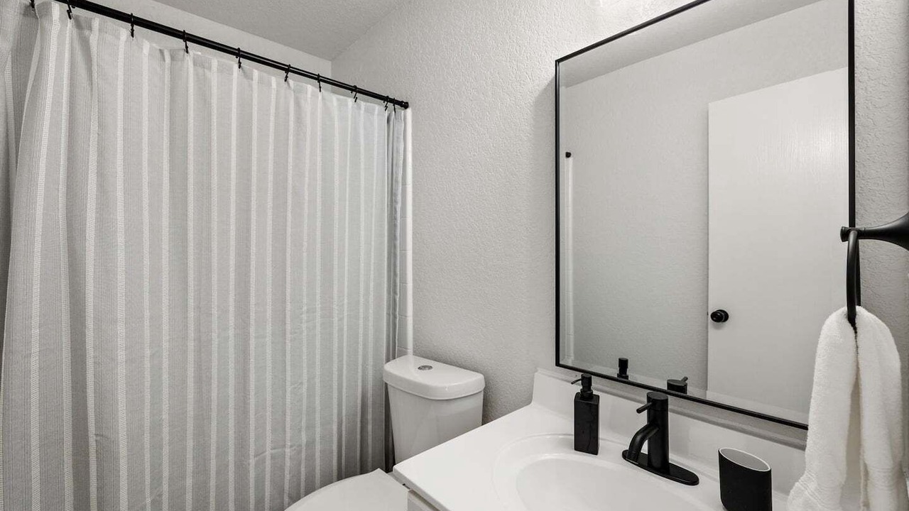 Photo of Bathroom in Maverick Creek