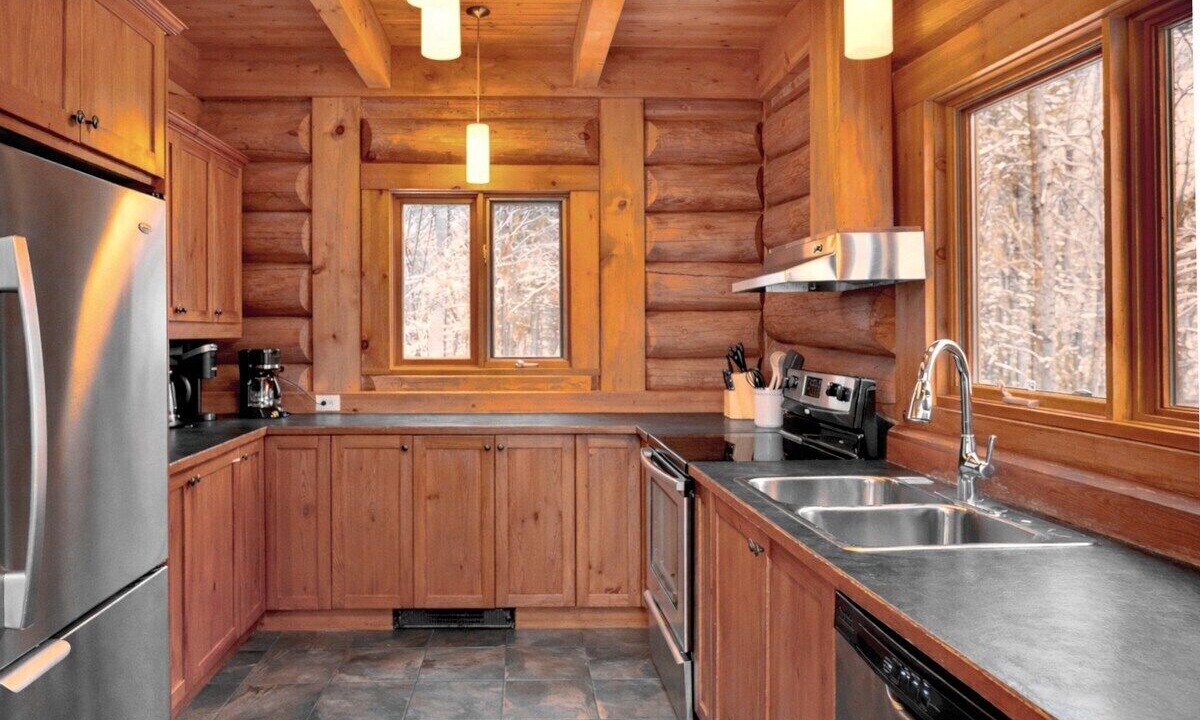 Photo of Kitchen in Les Pays-d'en-Haut Regional County Municipality
