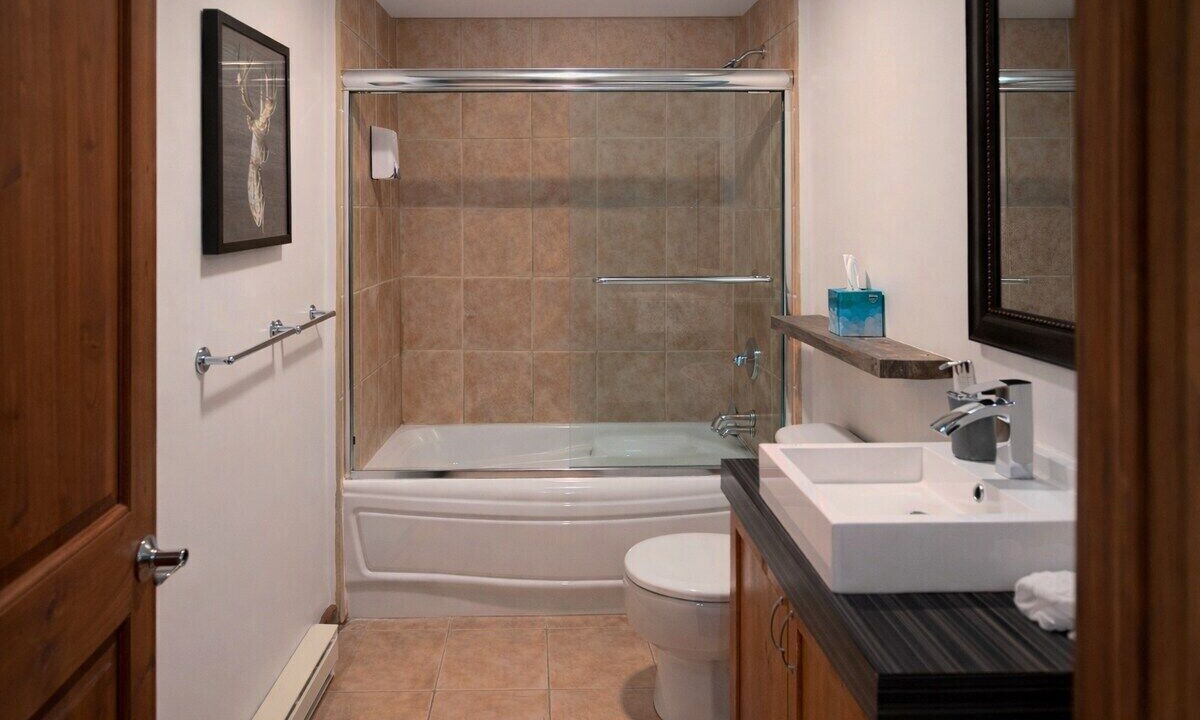 Photo of Bathroom in Les Pays-d'en-Haut Regional County Municipality