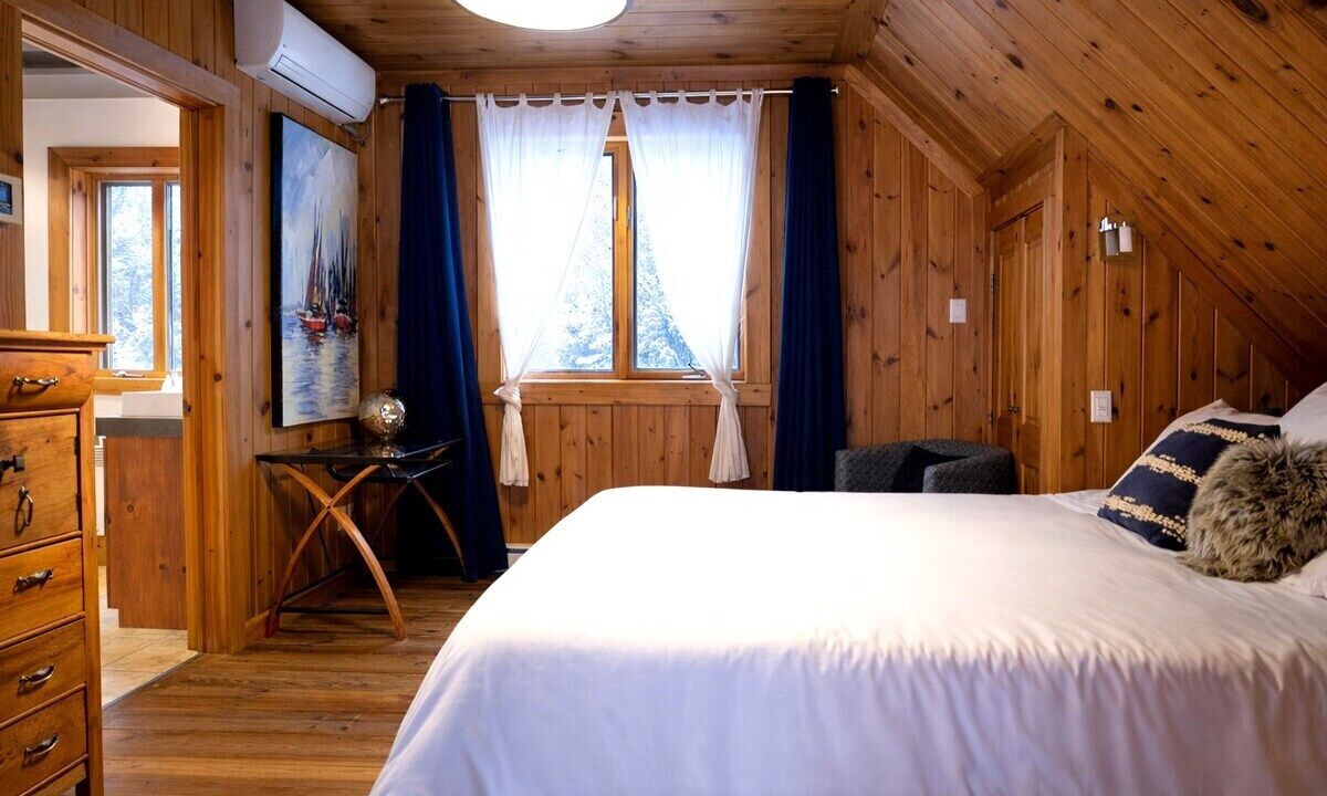Photo of Bedroom in Les Pays-d'en-Haut Regional County Municipality