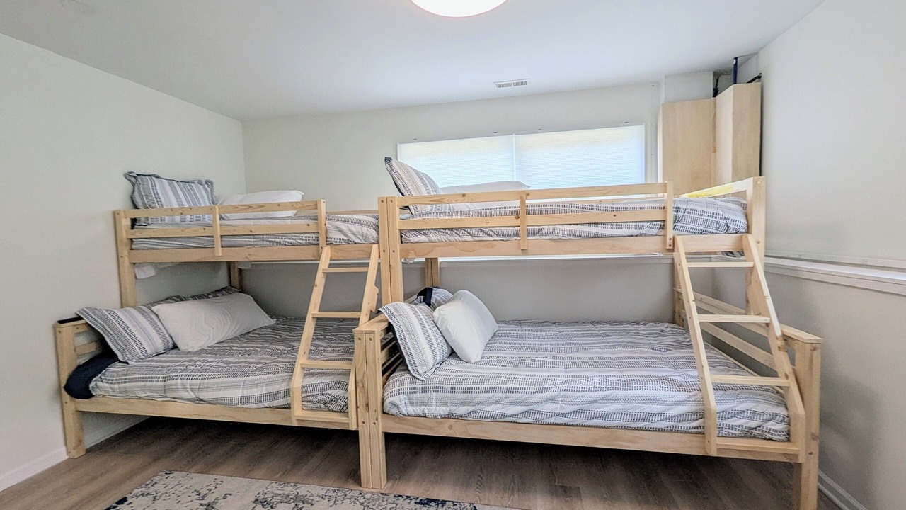 Photo of Bedroom in Lindenhurst