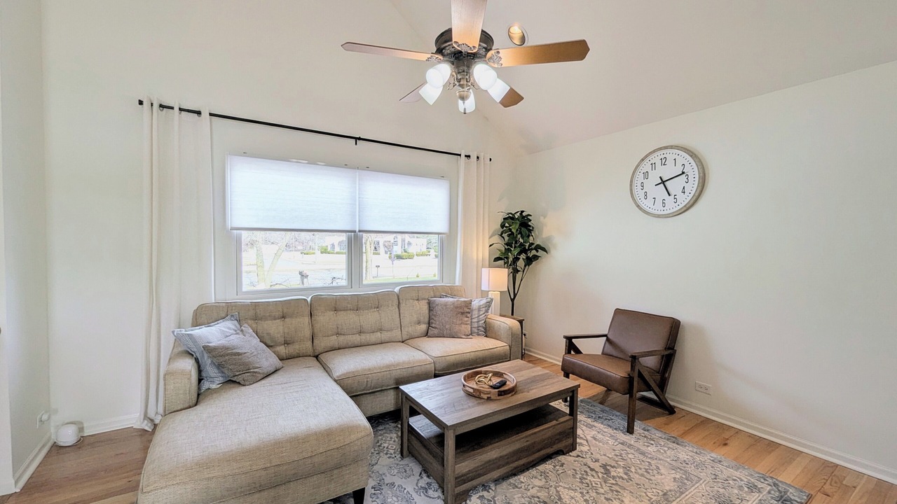 Photo of Livingroom in Lindenhurst