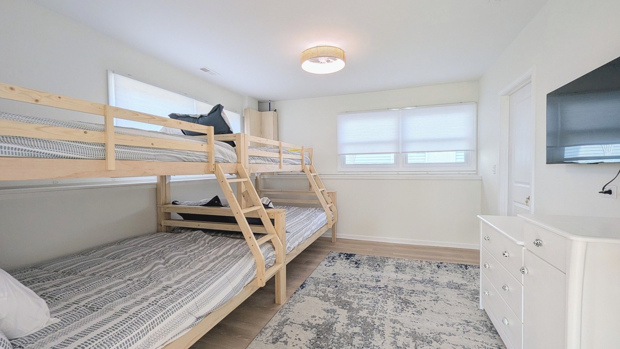 Photo of Bedroom in Lindenhurst