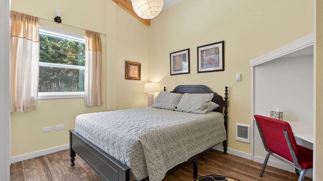 Photo of Bedroom in Long Beach