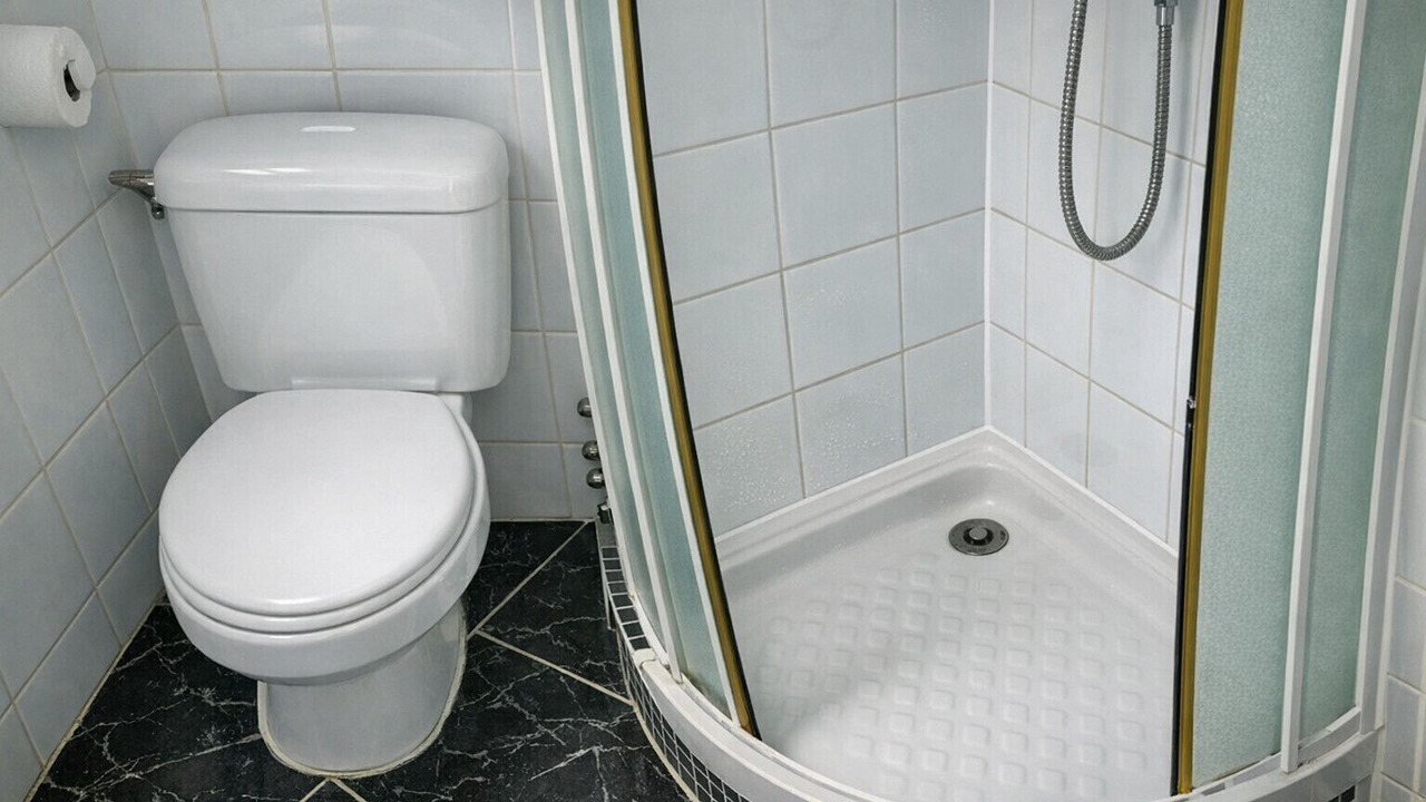 Photo of Bathroom in Quartier de la Folie-Mericourt