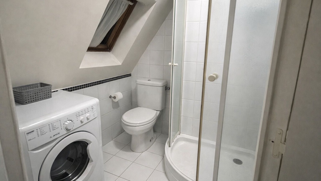Photo of Bathroom in Quartier de la Folie-Mericourt