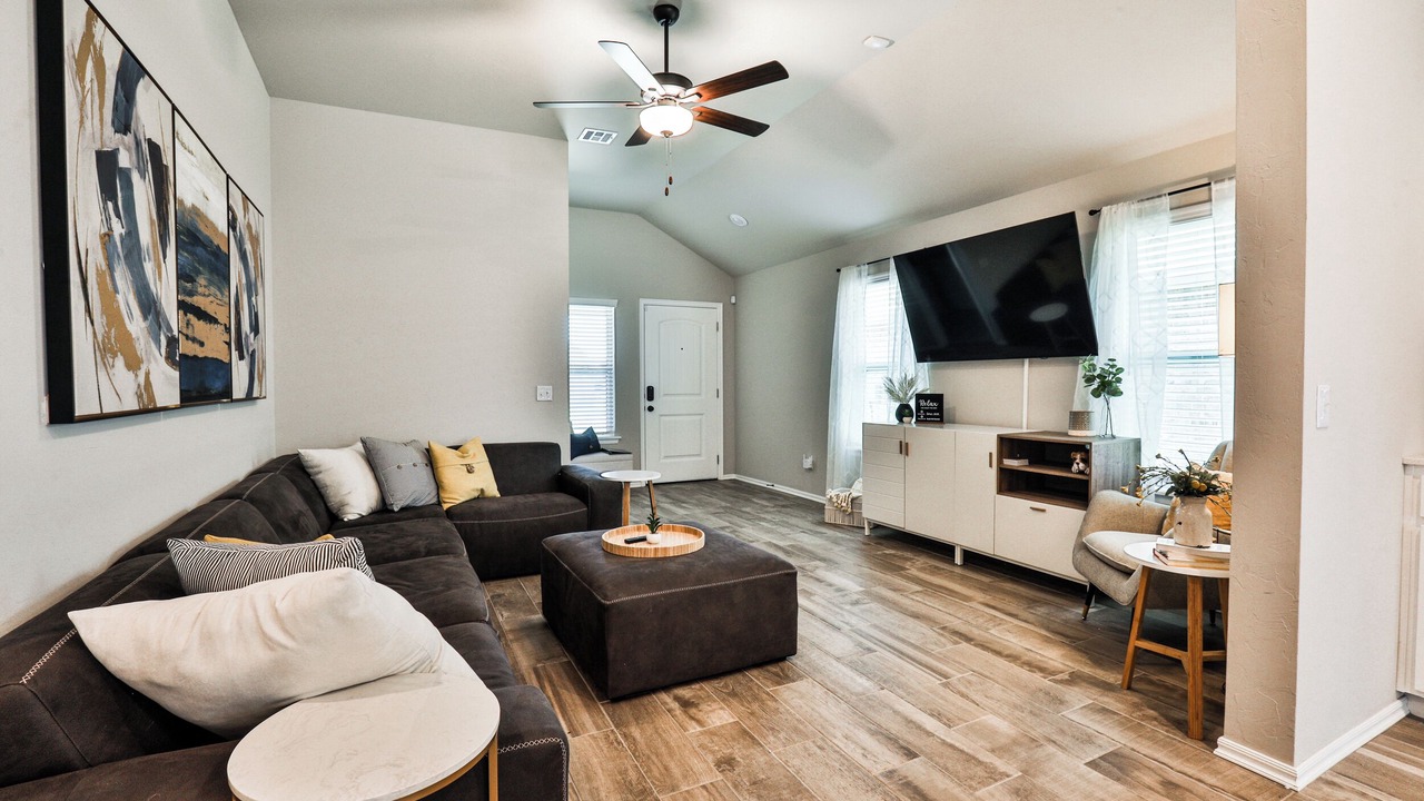 Photo of Livingroom in Moore