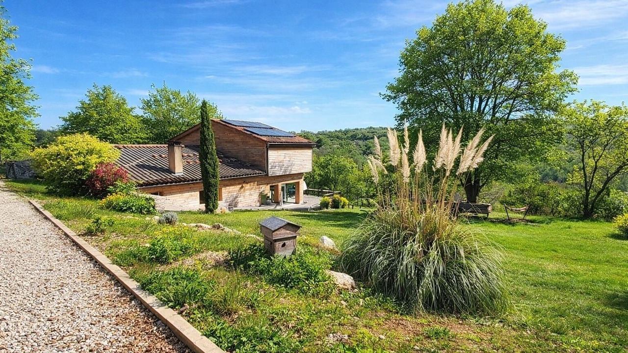 Photo of Outdoor in Pons