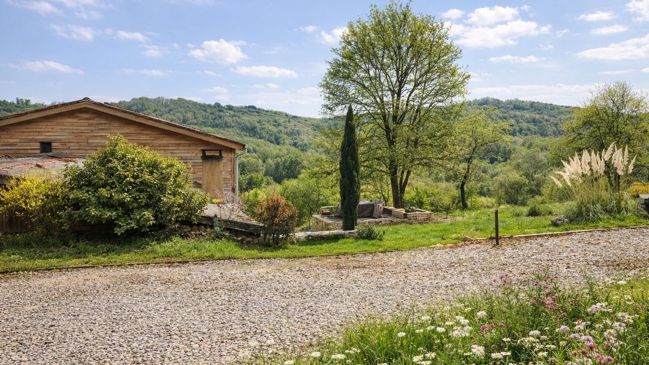 Photo of Outdoor in Pons