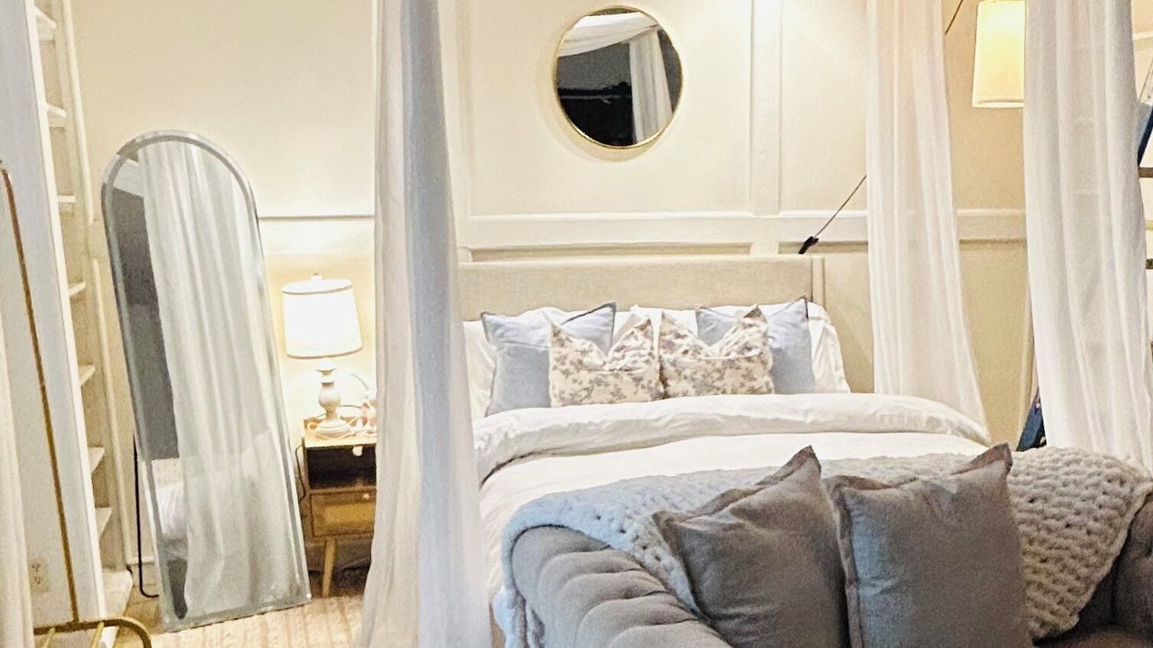 Photo of Bedroom in Sayles Blvd. Area